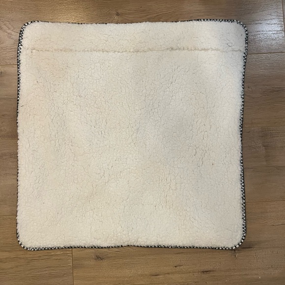 NWOT Pottery Barn Knit Blue and White Sherpa Pillow Cover - Picture 2 of 4